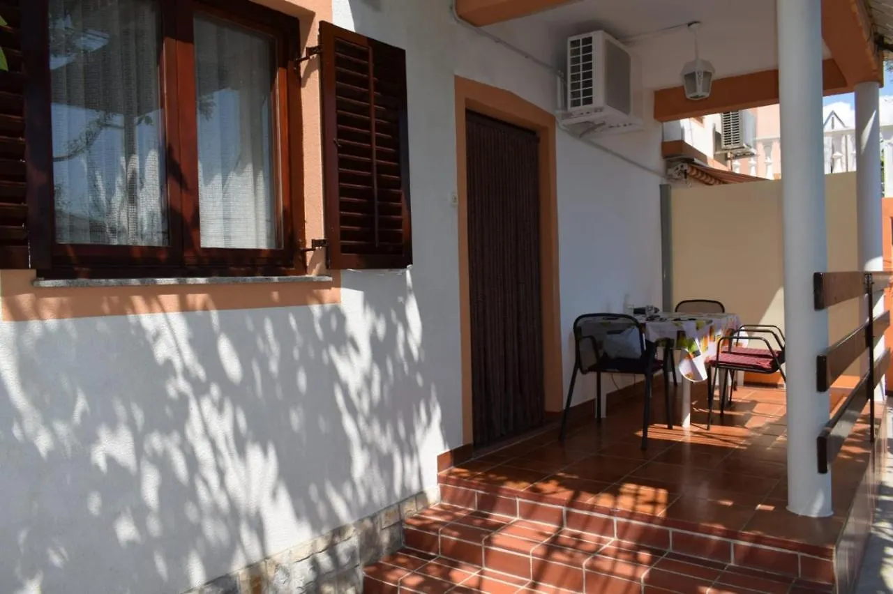 Apartmani Veronika Nin 0*,